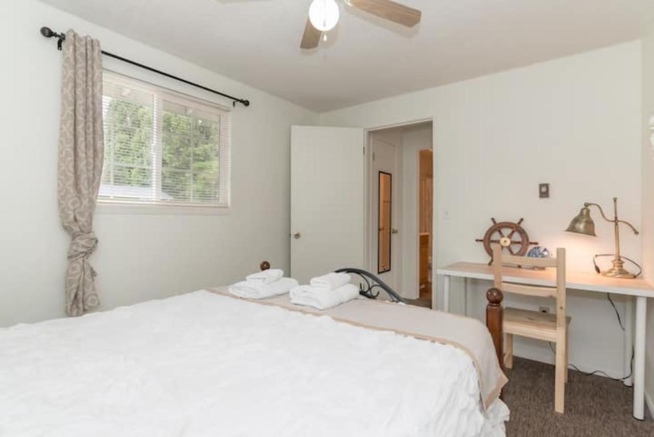 Unique, Convenient, Centrally Located Apartment Кент Экстерьер фото